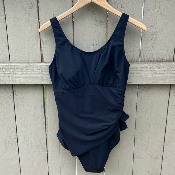 L.L. Beans Women's Shaping Swimsuit Flattering One Piece Swimwear Ruching Sz 8 - Picture 1 of 5
